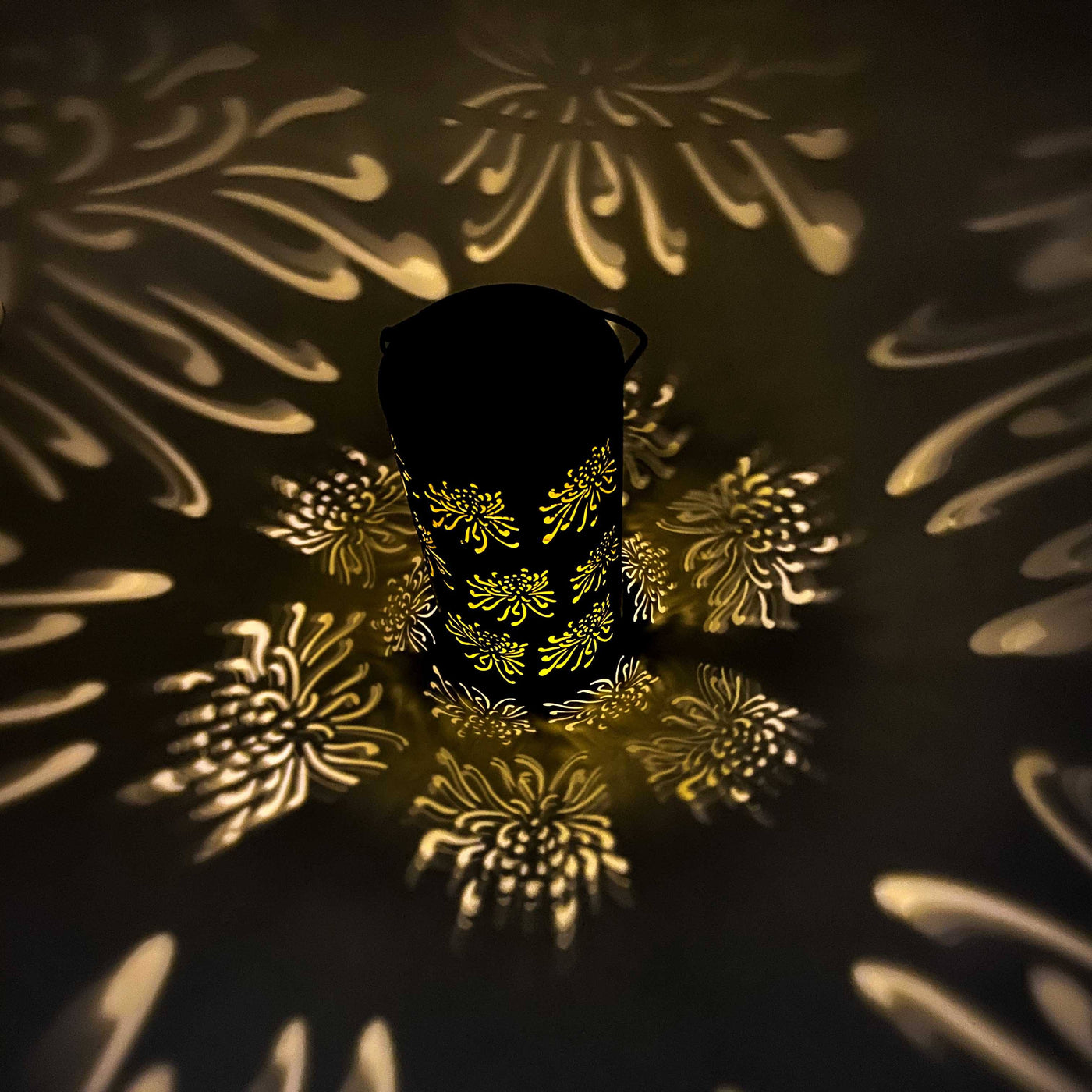 Solar Hollow Shadow Cast Lantern-Chrysanthemum